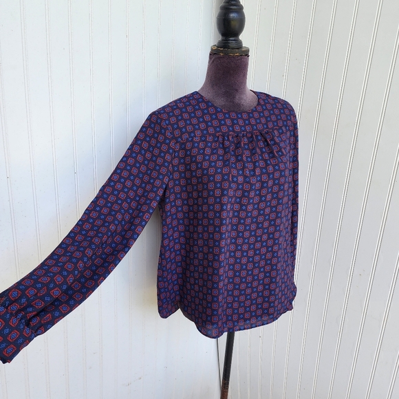 Gap Women's Navy Red Geo Ptint Long Sleeve V-Neck Blouse Keyhole Sz M - Picture 2 of 11